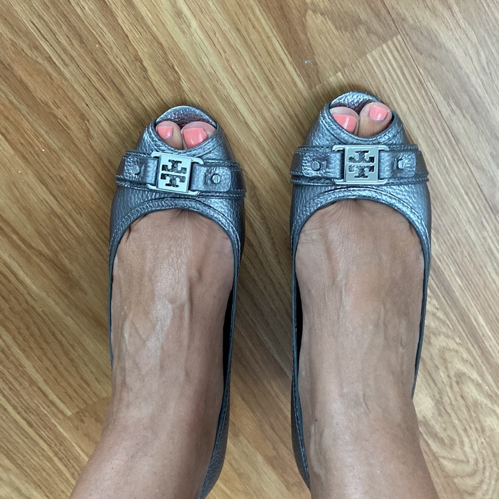 Tory Burch Metallic Pewter Leather Wedge Sandals - Picture 9 of 11